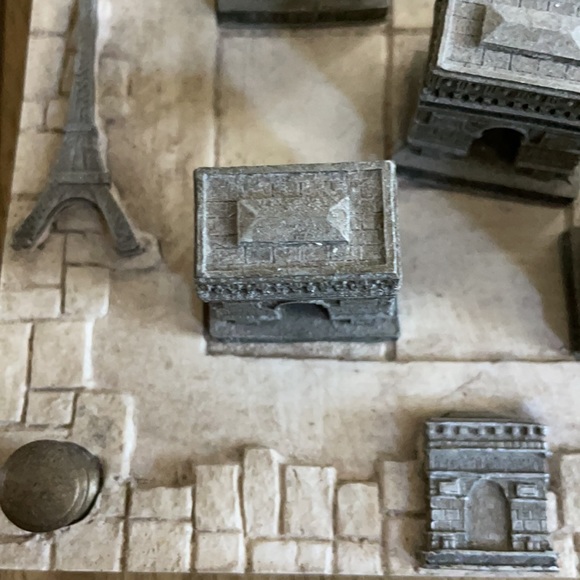 Hen Feathers Paris Checkers Set - Picture 6 of 15